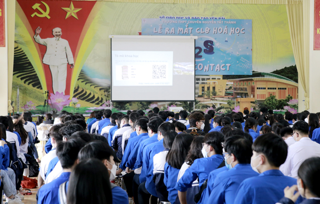 Học sinh Trường THPT Chuyên Nguyễn Tất Thành dự Hội thảo Nâng cao năng lực phát triển giáo dục Stem và hướng nghiệp hiện đại bền vững